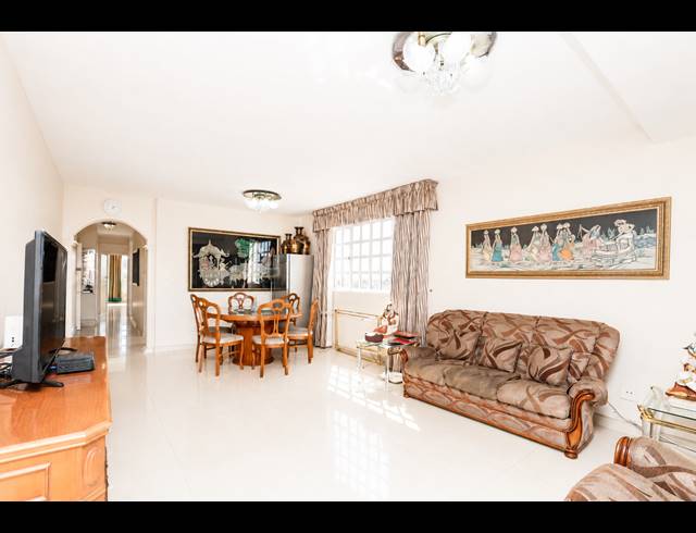 2 BEDROOM APARTMENT FOR SALE IN ESSENWOOD